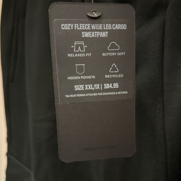 Black fabletics cargo sweatpants - Picture 3 of 3